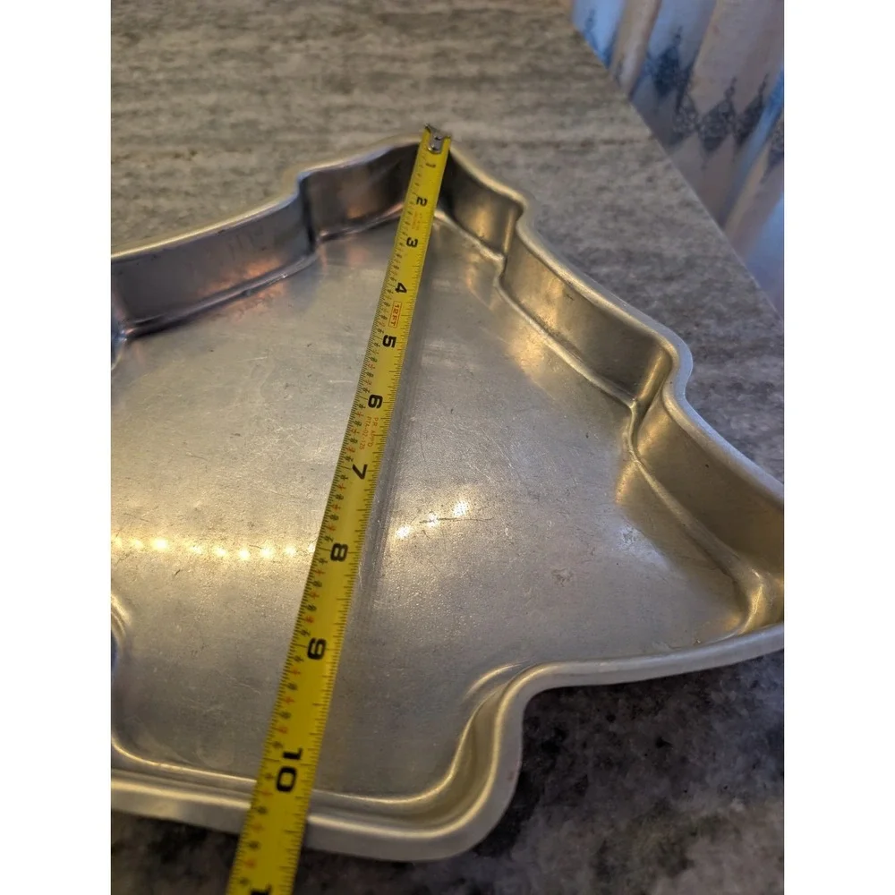 Vintage Aluminum Tree Cake Pan Unbranded‎ Kitchy Winter Decor